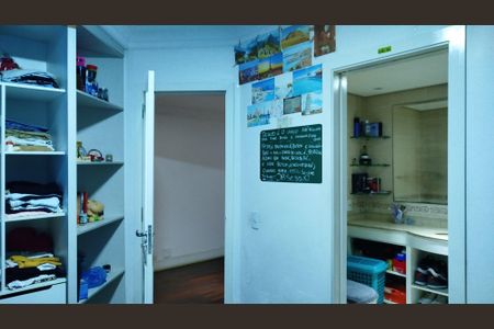Apartamento à venda com 200m², 3 quartos e 3 vagas Apartamento à venda com 200m², 3 quartos e 3 vagasSuite 2