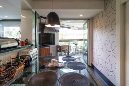 Apartamento à venda com 193m², 4 quartos e 5 vagas Apartamento à venda com 193m², 4 quartos e 5 vagasCopa