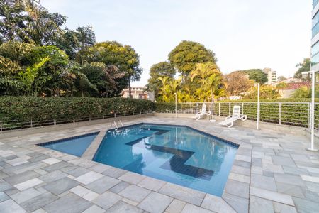 Apartamento à venda com 193m², 4 quartos e 5 vagas Apartamento à venda com 193m², 4 quartos e 5 vagasÁrea comum - Piscina