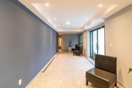 Apartamento à venda com 193m², 4 quartos e 5 vagas Apartamento à venda com 193m², 4 quartos e 5 vagasHall