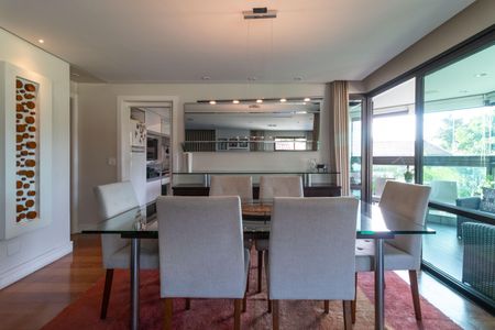 Apartamento à venda com 193m², 4 quartos e 5 vagas Apartamento à venda com 193m², 4 quartos e 5 vagasSala de Jantar