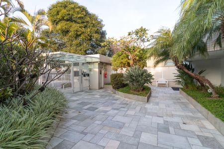 Apartamento à venda com 193m², 4 quartos e 5 vagas Apartamento à venda com 193m², 4 quartos e 5 vagasÁrea comum - Portaria