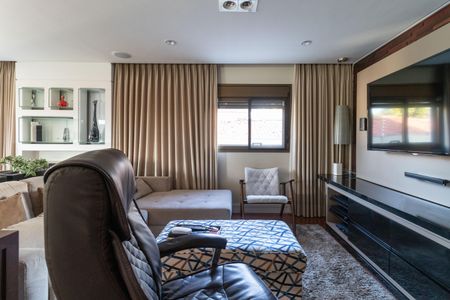 Apartamento à venda com 193m², 4 quartos e 5 vagas Apartamento à venda com 193m², 4 quartos e 5 vagasSala de TV