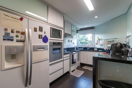 Apartamento à venda com 193m², 4 quartos e 5 vagas Apartamento à venda com 193m², 4 quartos e 5 vagasCozinha