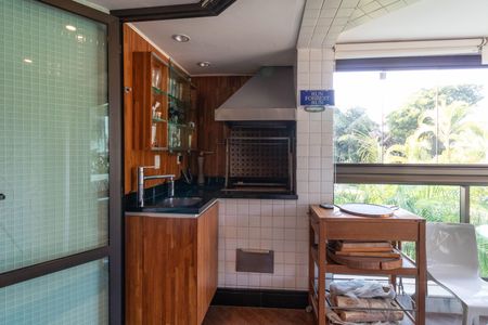 Apartamento à venda com 193m², 4 quartos e 5 vagas Apartamento à venda com 193m², 4 quartos e 5 vagasVaranda