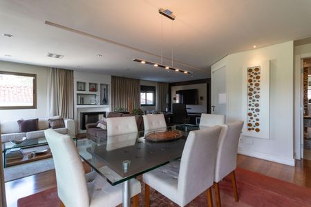 Apartamento à venda com 193m², 4 quartos e 5 vagas Apartamento à venda com 193m², 4 quartos e 5 vagasSala de Jantar