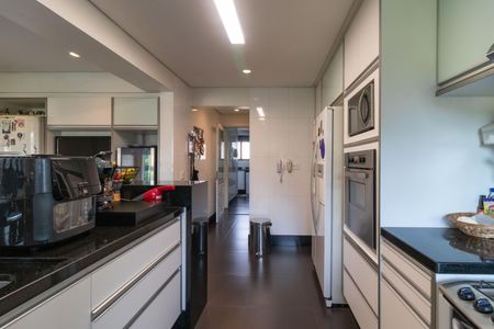 Apartamento à venda com 193m², 4 quartos e 5 vagas Apartamento à venda com 193m², 4 quartos e 5 vagasCozinha