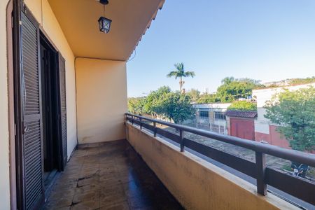 Casa à venda com 150m², 4 quartos e 4 vagas