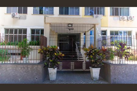 Apartamento à venda com 75m², 2 quartos e 1 vaga Apartamento à venda com 75m², 2 quartos e 1 vagaFachada