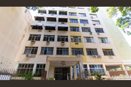 Apartamento à venda com 75m², 2 quartos e 1 vaga Apartamento à venda com 75m², 2 quartos e 1 vagaFachada