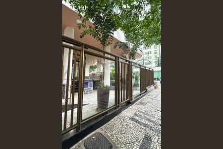 Apartamento à venda com 288m², 4 quartos e 2 vagas Apartamento à venda com 288m², 4 quartos e 2 vagasPlaquinha