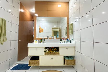 Apartamento à venda com 288m², 4 quartos e 2 vagas Apartamento à venda com 288m², 4 quartos e 2 vagasBanheiro Social