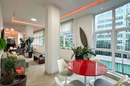Apartamento à venda com 288m², 4 quartos e 2 vagas Apartamento à venda com 288m², 4 quartos e 2 vagasSala
