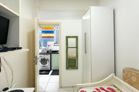 Apartamento à venda com 288m², 4 quartos e 2 vagas Apartamento à venda com 288m², 4 quartos e 2 vagasQuarto de Serviço