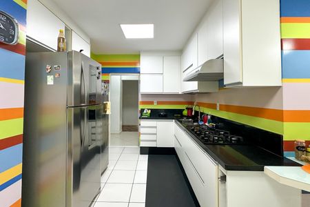 Apartamento à venda com 288m², 4 quartos e 2 vagas Apartamento à venda com 288m², 4 quartos e 2 vagasCozinha