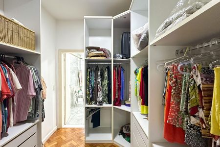 Apartamento à venda com 288m², 4 quartos e 2 vagas Apartamento à venda com 288m², 4 quartos e 2 vagasSuíte