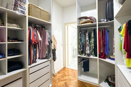 Apartamento à venda com 288m², 4 quartos e 2 vagas Apartamento à venda com 288m², 4 quartos e 2 vagasSuíte