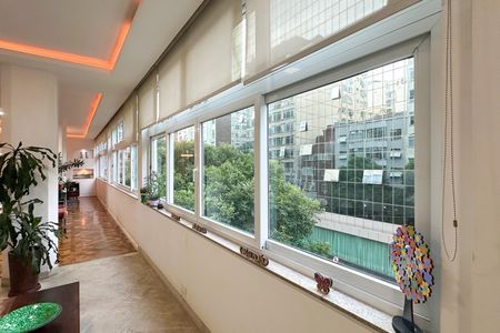 Apartamento à venda com 288m², 4 quartos e 2 vagas Apartamento à venda com 288m², 4 quartos e 2 vagasSala