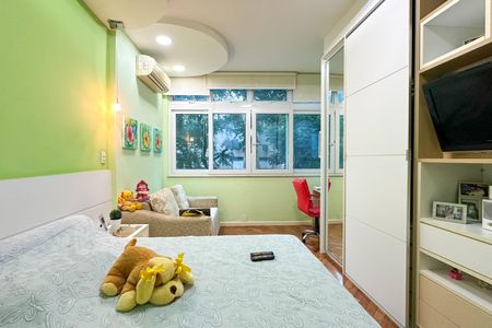Apartamento à venda com 288m², 4 quartos e 2 vagas Apartamento à venda com 288m², 4 quartos e 2 vagasQuarto 02