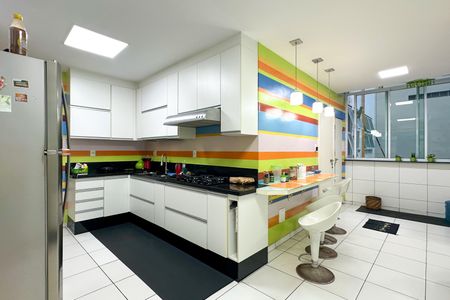 Apartamento à venda com 288m², 4 quartos e 2 vagas Apartamento à venda com 288m², 4 quartos e 2 vagasCozinha