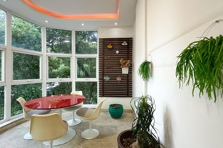 Apartamento à venda com 288m², 4 quartos e 2 vagas Apartamento à venda com 288m², 4 quartos e 2 vagasSala