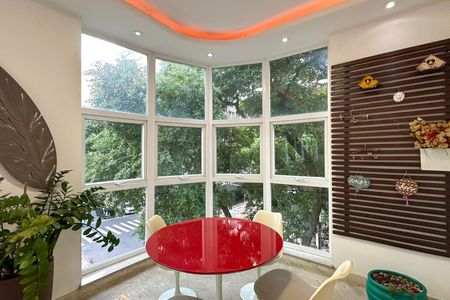 Apartamento à venda com 288m², 4 quartos e 2 vagas Apartamento à venda com 288m², 4 quartos e 2 vagasSala