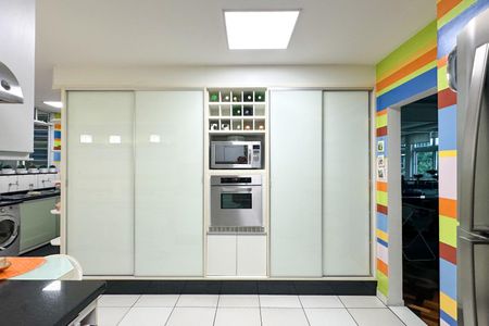 Apartamento à venda com 288m², 4 quartos e 2 vagas Apartamento à venda com 288m², 4 quartos e 2 vagasCozinha