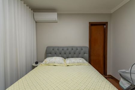 Apartamento à venda com 175m², 3 quartos e 2 vagas Apartamento à venda com 175m², 3 quartos e 2 vagasSuíte