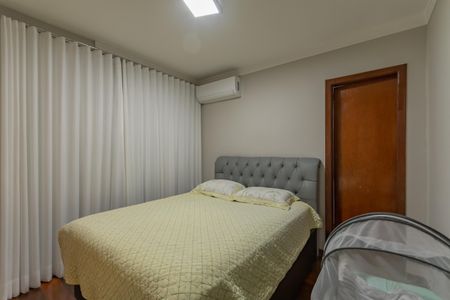 Apartamento à venda com 175m², 3 quartos e 2 vagas Apartamento à venda com 175m², 3 quartos e 2 vagasSuíte