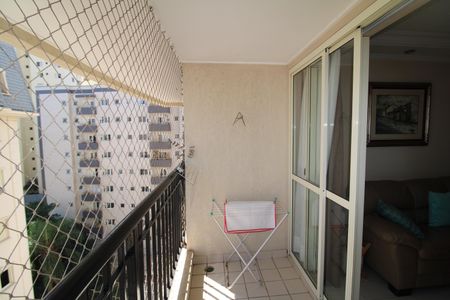 Apartamento à venda com 70m², 2 quartos e 2 vagasSala - Varanda