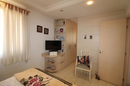 Apartamento à venda com 70m², 2 quartos e 2 vagasSuíte 