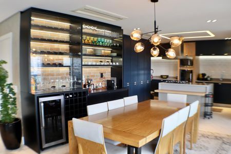 Apartamento à venda com 200m², 4 quartos e 3 vagas Apartamento à venda com 200m², 4 quartos e 3 vagasSala de Jantar
