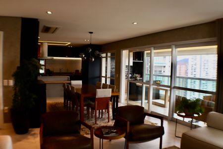Apartamento à venda com 200m², 4 quartos e 3 vagas Apartamento à venda com 200m², 4 quartos e 3 vagasSala de Jantar