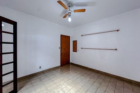Casa à venda com 240m², 4 quartos e 2 vagasCasa 2 - Sala