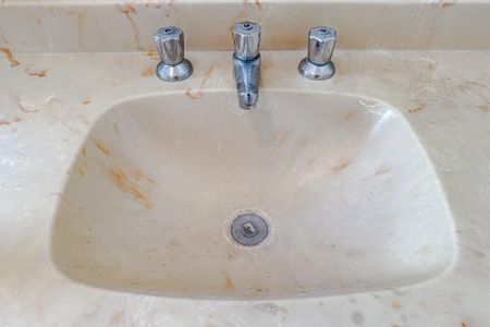 Casa à venda com 240m², 4 quartos e 2 vagasBanheiro