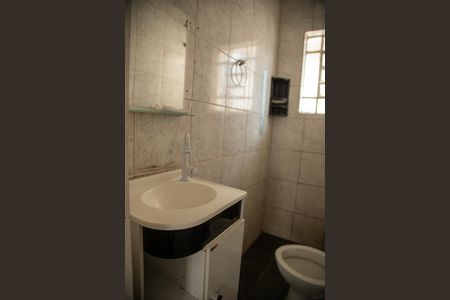 Casa para alugar com 80m², 2 quartos e 2 vagas Casa para alugar com 80m², 2 quartos e 2 vagasBanheiro