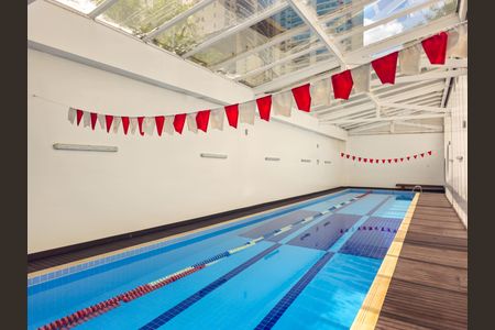 Apartamento à venda com 151m², 3 quartos e 3 vagas Apartamento à venda com 151m², 3 quartos e 3 vagasÁrea comum - Piscina interna