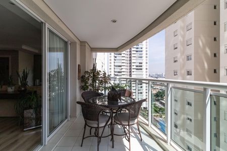 Apartamento à venda com 151m², 3 quartos e 3 vagas Apartamento à venda com 151m², 3 quartos e 3 vagasVaranda