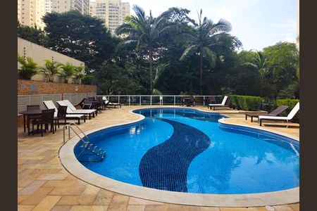 Apartamento à venda com 151m², 3 quartos e 3 vagas Apartamento à venda com 151m², 3 quartos e 3 vagasÁrea comum - Piscina