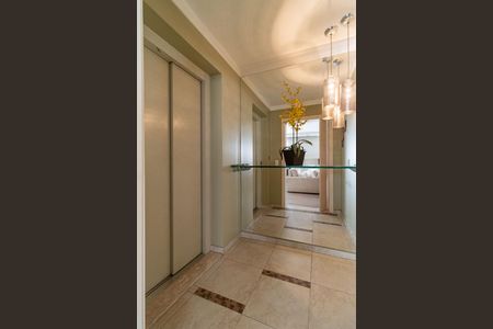 Apartamento à venda com 151m², 3 quartos e 3 vagas Apartamento à venda com 151m², 3 quartos e 3 vagasHall privativo