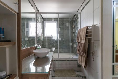 Apartamento à venda com 151m², 3 quartos e 3 vagas Apartamento à venda com 151m², 3 quartos e 3 vagasBanheiro da Suíte