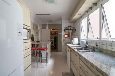 Apartamento à venda com 151m², 3 quartos e 3 vagas Apartamento à venda com 151m², 3 quartos e 3 vagasCozinha