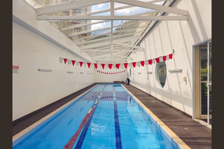 Apartamento à venda com 151m², 3 quartos e 3 vagas Apartamento à venda com 151m², 3 quartos e 3 vagasÁrea comum - Piscina interna