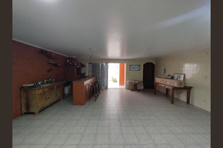 Casa à venda com 315m², 4 quartos e 8 vagas Casa à venda com 315m², 4 quartos e 8 vagasQuintal