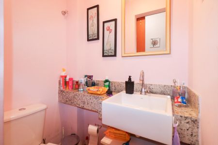 Casa de condomínio à venda com 114m², 2 quartos e 2 vagasLavabo