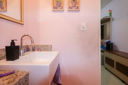 Casa de condomínio à venda com 114m², 2 quartos e 2 vagasLavabo