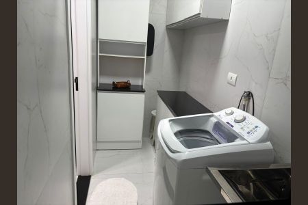 Casa à venda com 180m², 3 quartos e 3 vagas Casa à venda com 180m², 3 quartos e 3 vagasLavanderia