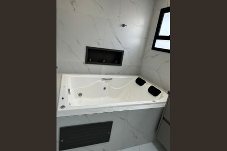 Casa à venda com 180m², 3 quartos e 3 vagas Casa à venda com 180m², 3 quartos e 3 vagasBanheiro da Suíte
