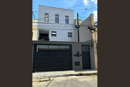 Casa à venda com 180m², 3 quartos e 3 vagas Casa à venda com 180m², 3 quartos e 3 vagasFachada