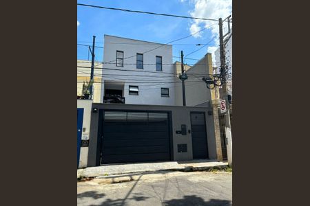Casa à venda com 180m², 3 quartos e 3 vagas Casa à venda com 180m², 3 quartos e 3 vagasFachada